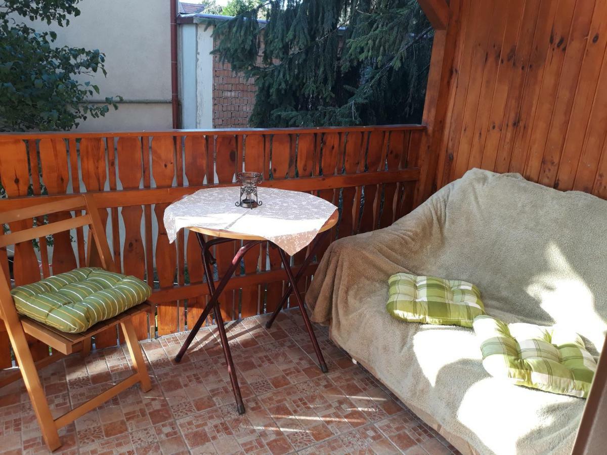 Apartment Jaky Cu Terasa Brasov